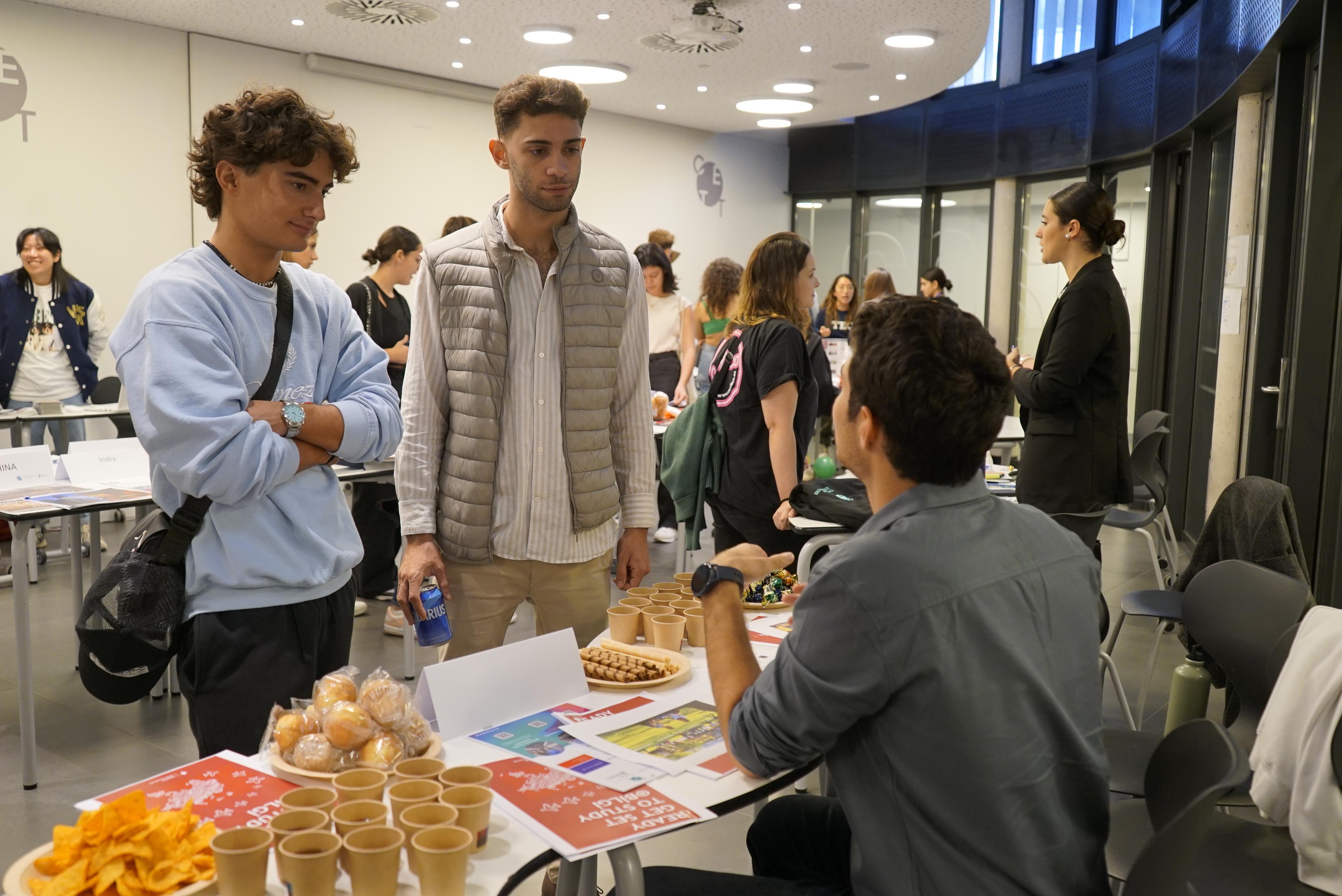 Photography from: 5 ventajas de realizar un intercambio universitario | CETT